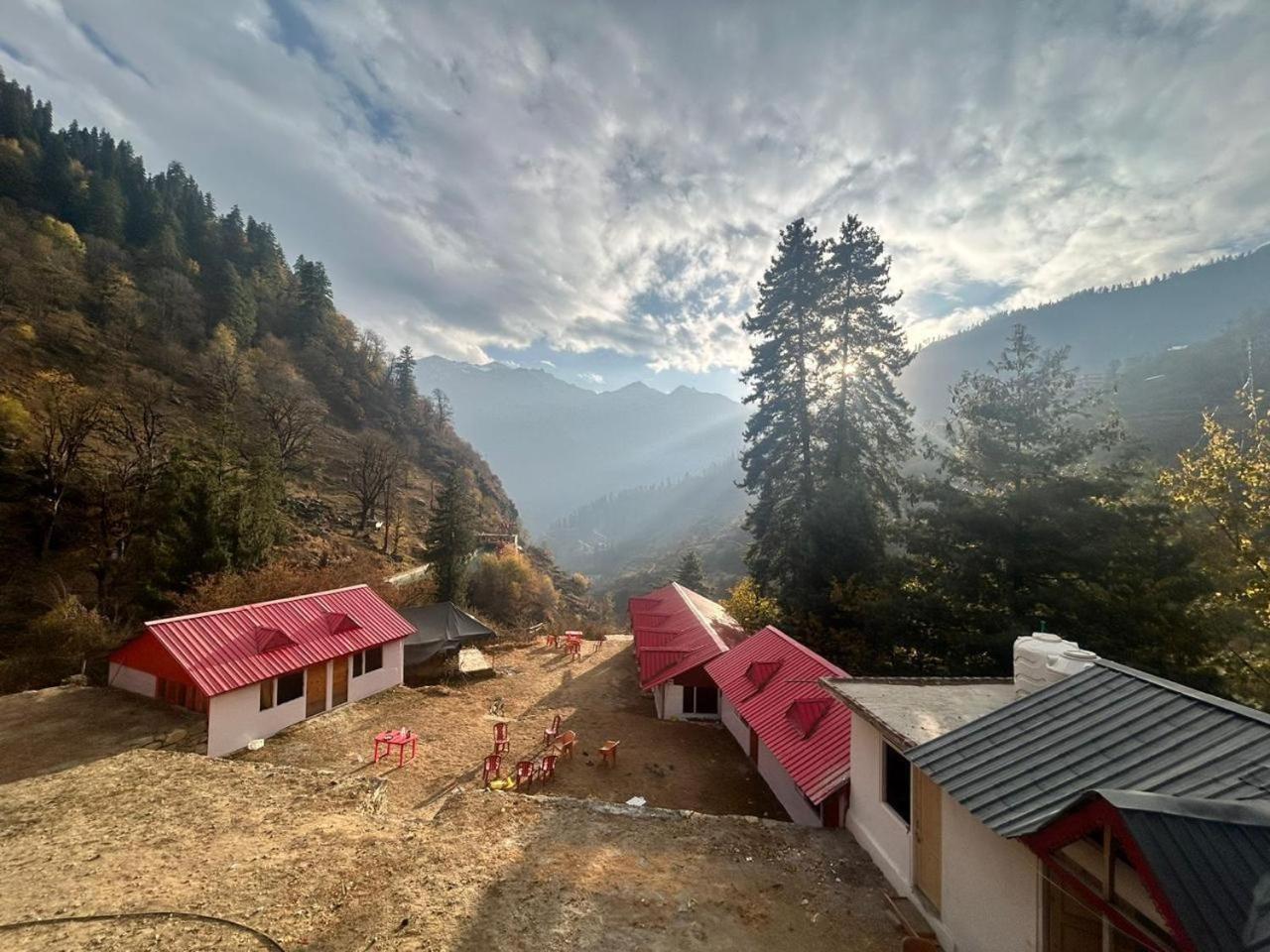 Lord Shiva Dimension Hotel Tosh Bagian luar foto