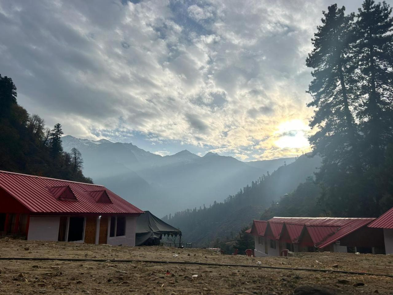 Lord Shiva Dimension Hotel Tosh Bagian luar foto